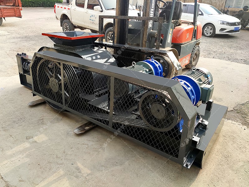 對輥細(xì)碎機_小型細(xì)碎對輥機,新型制砂細(xì)碎機生產(chǎn)視頻/型號圖片